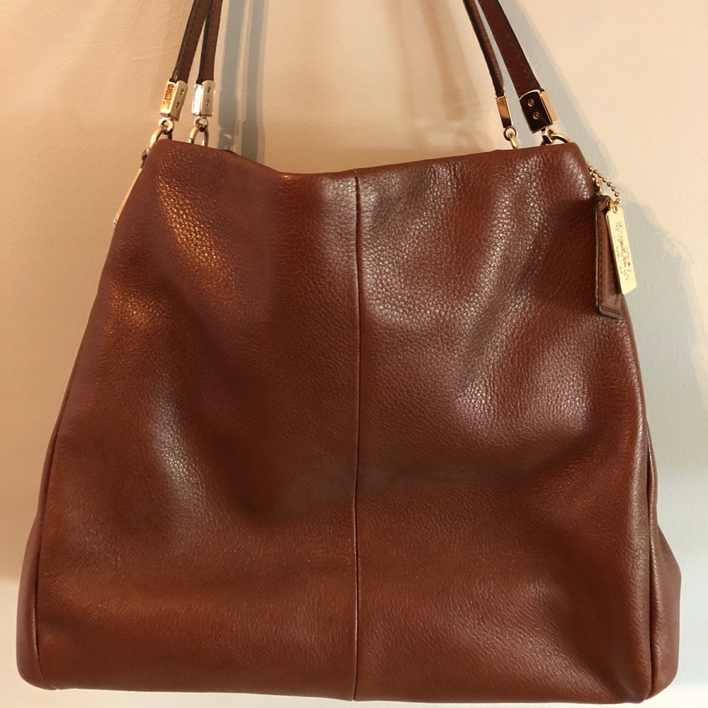 Gorgeous Coach shoulder bag - only carried once!